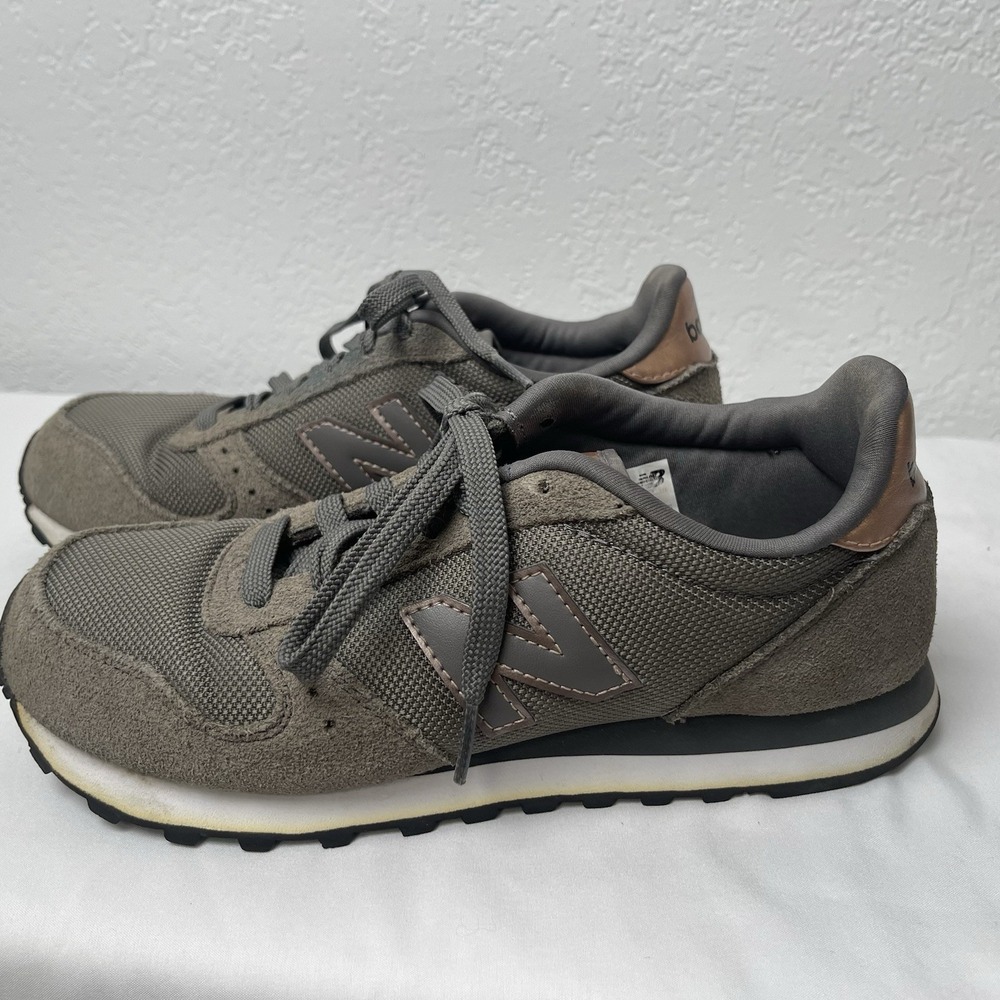 New Balance 311 Suede Gray/Gold Women's 7.5 Wide Terrain Athletic Shoes